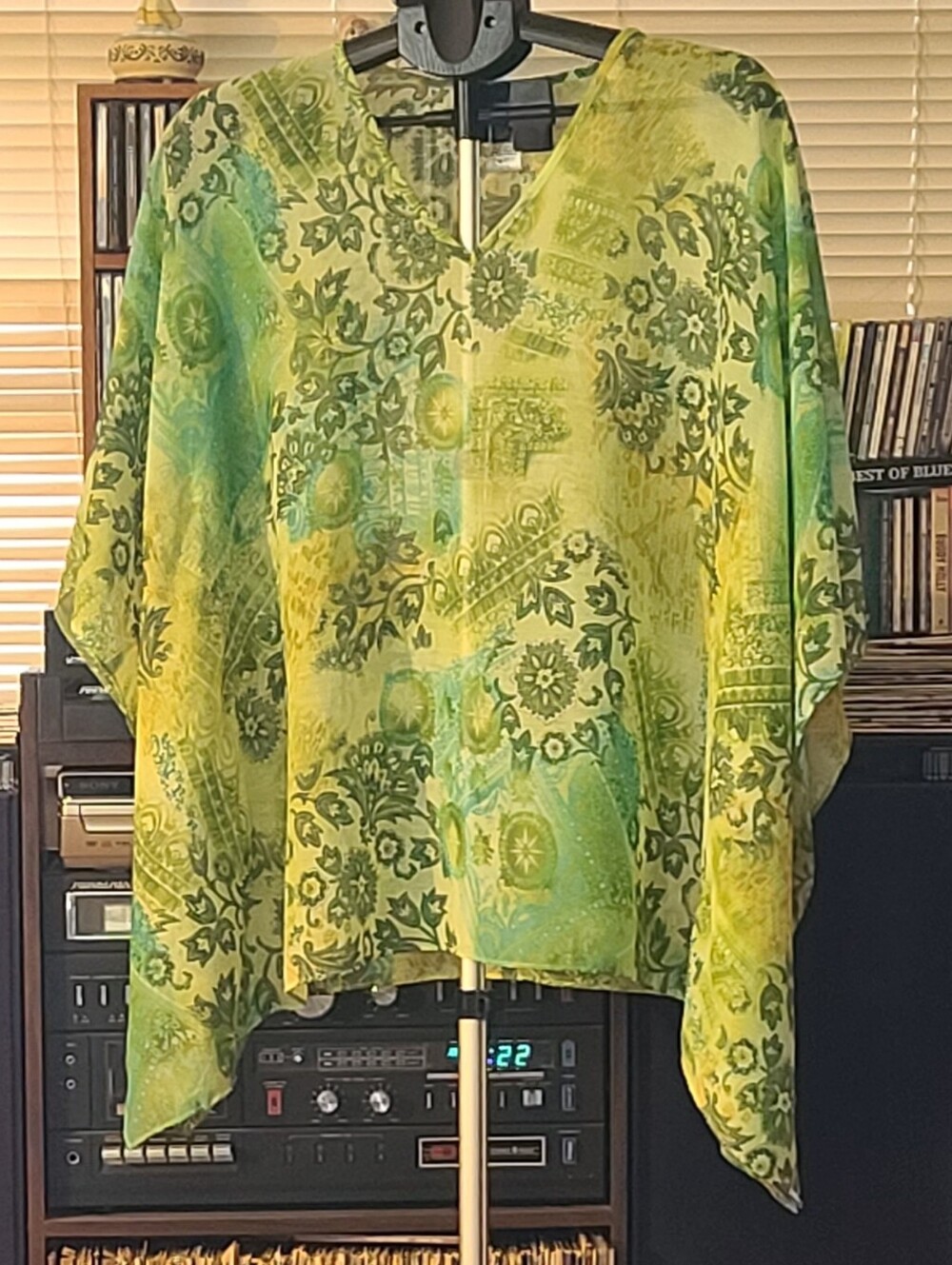 Susan Graver Green and Yellow Paisley V-Neck Bat-wing Sheet Tunic NWOT